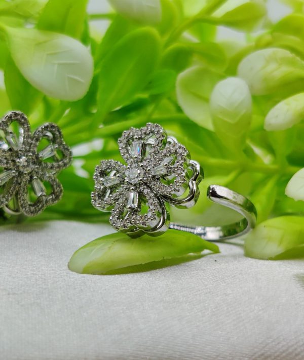Imported Dazzling Dual-tone Floral Moveable Rings 🌟 | Luxurious Design Ring | Adjustable Ring | Ring For Girls & Women