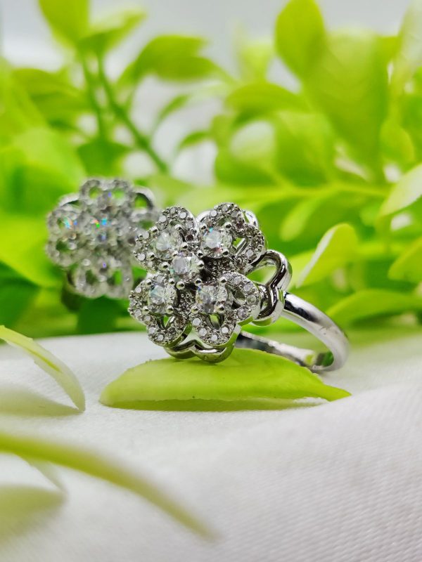 Imported Elegant Moveable Floral Cluster Ring With Sparkling Zircon Detailing 🌟 | Luxurious Design Ring | Adjustable Ring | Ring For Girls & Women
