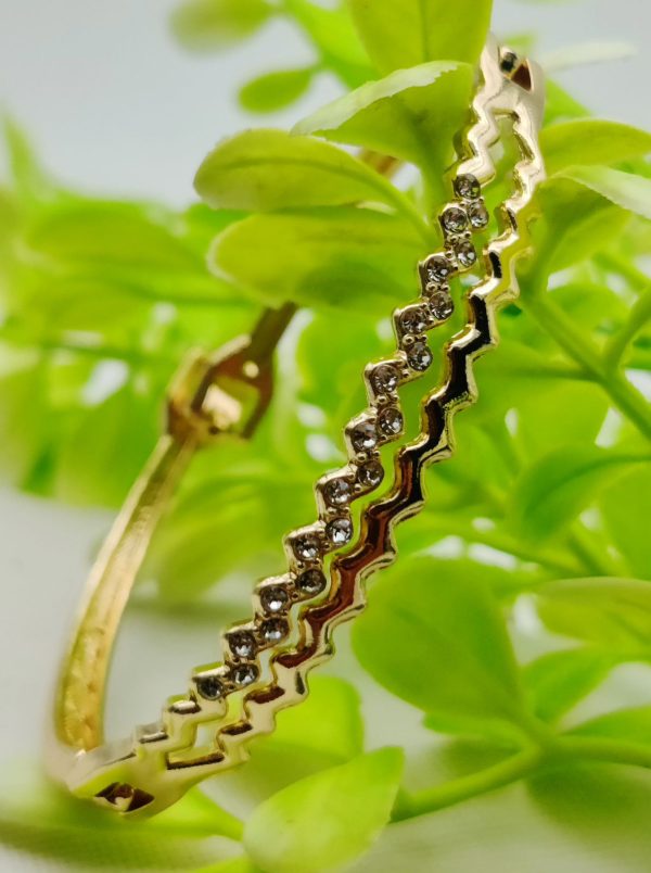 Adjustable Imported Luxury Zig-zag Crystal Bracelet – A True Statement Of Elegance | Best Quality Artificial Bracelet For Girls & Women | Bracelet For Every Occasion | Elegant Design