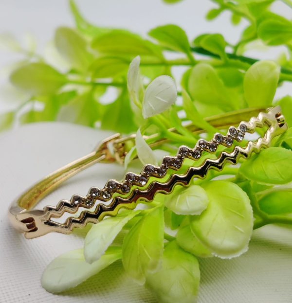 Adjustable Imported Luxury Zig-zag Crystal Bracelet – A True Statement Of Elegance | Best Quality Artificial Bracelet For Girls & Women | Bracelet For Every Occasion | Elegant Design