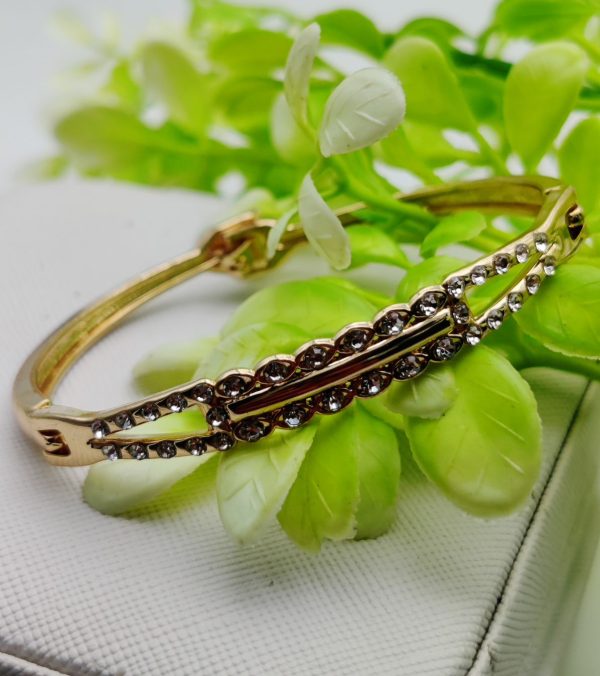 Imported Adjustable Crystal Bracelet – Dazzle In Elegance | Best Quality Artificial Bracelet For Girls & Women | Bracelet For Every Occasion | Elegant Design